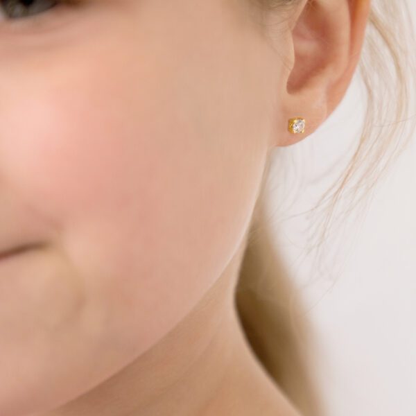 Aretes Oro Amarillo 14k Bebe, diamante 2mm - Imagen 3